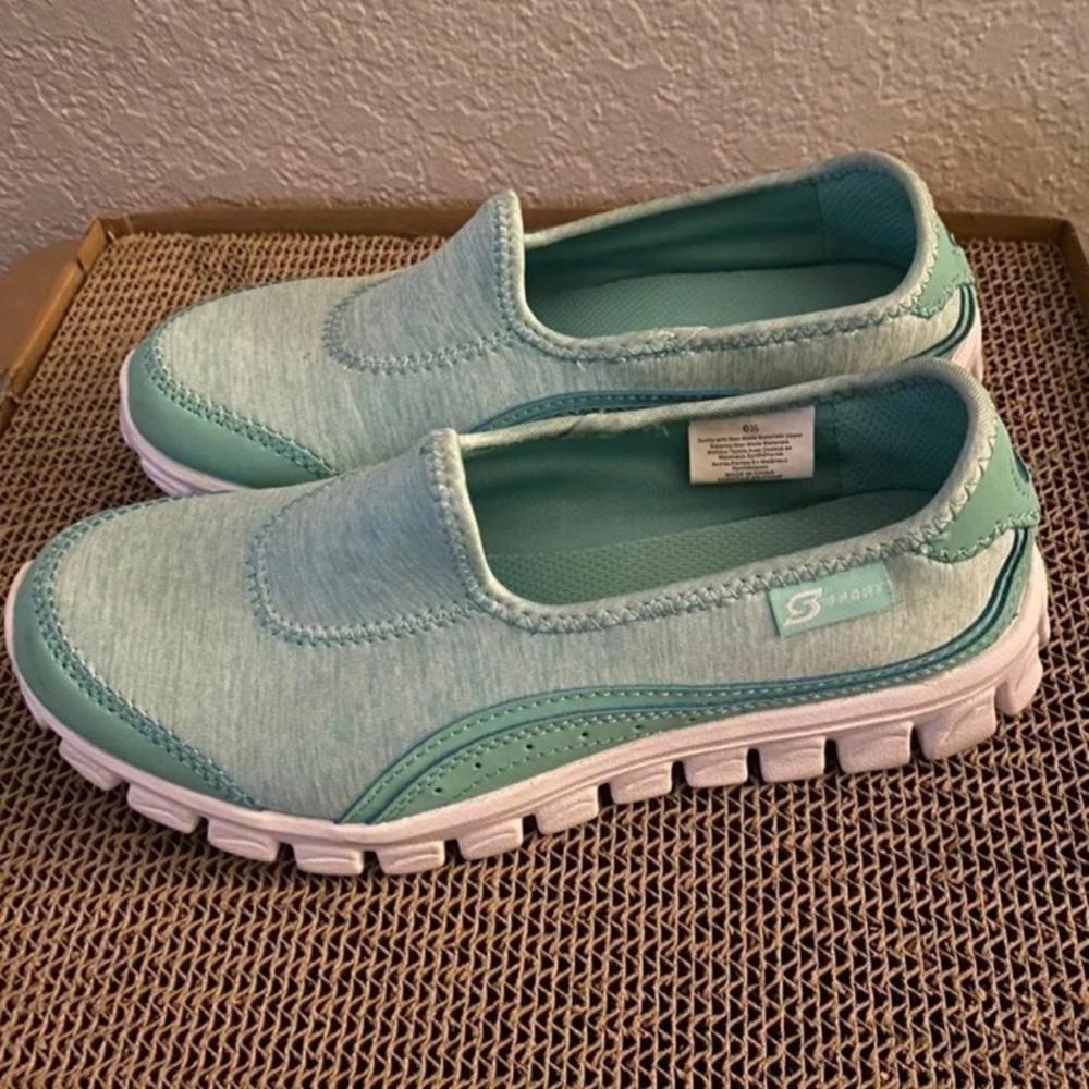 Skechers Mint Aqua Sneakers